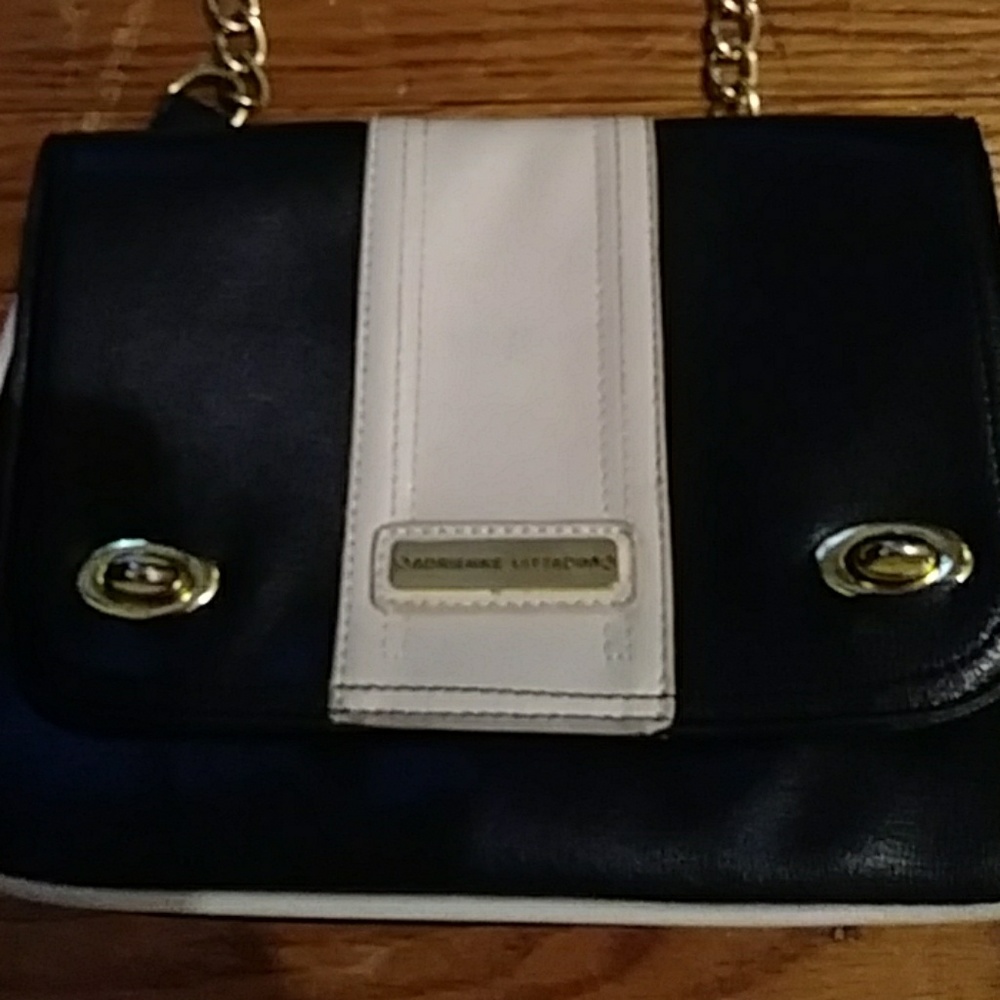 Adrienne Vittadini blue/creme shoulder chain bag